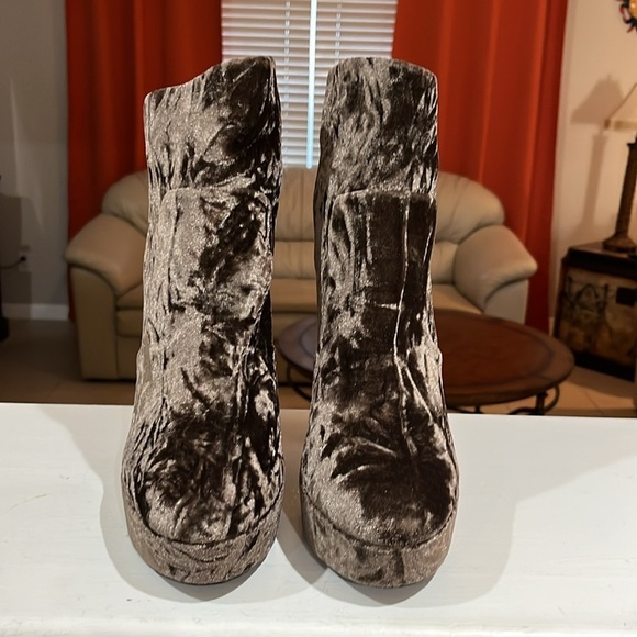 GIANNI BINI  Didier Velvet Platform Block Heel Booties Size 9.5 - Picture 7 of 8